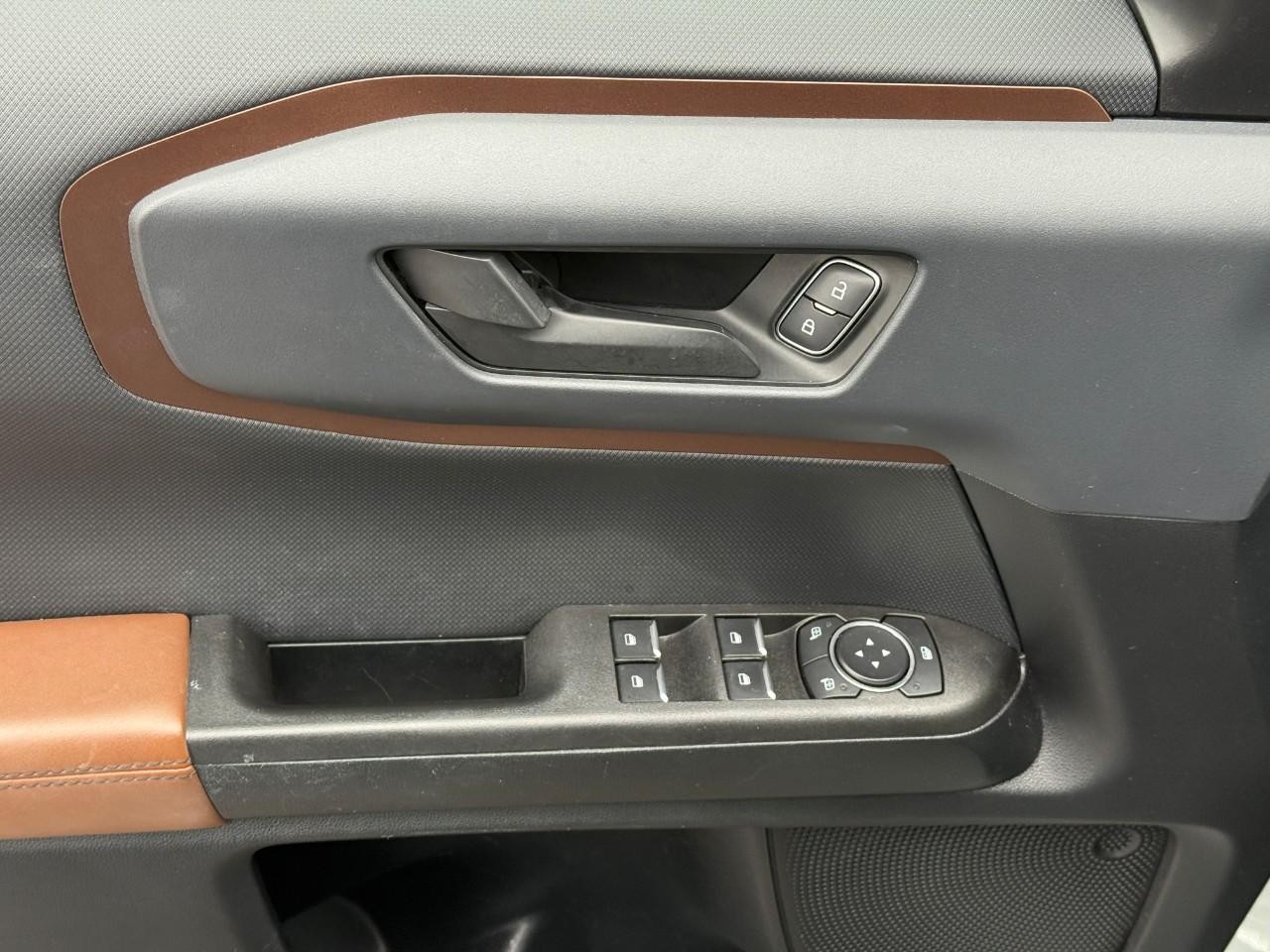 Ford Bronco Sport Vehicle Full-screen Gallery Image 16