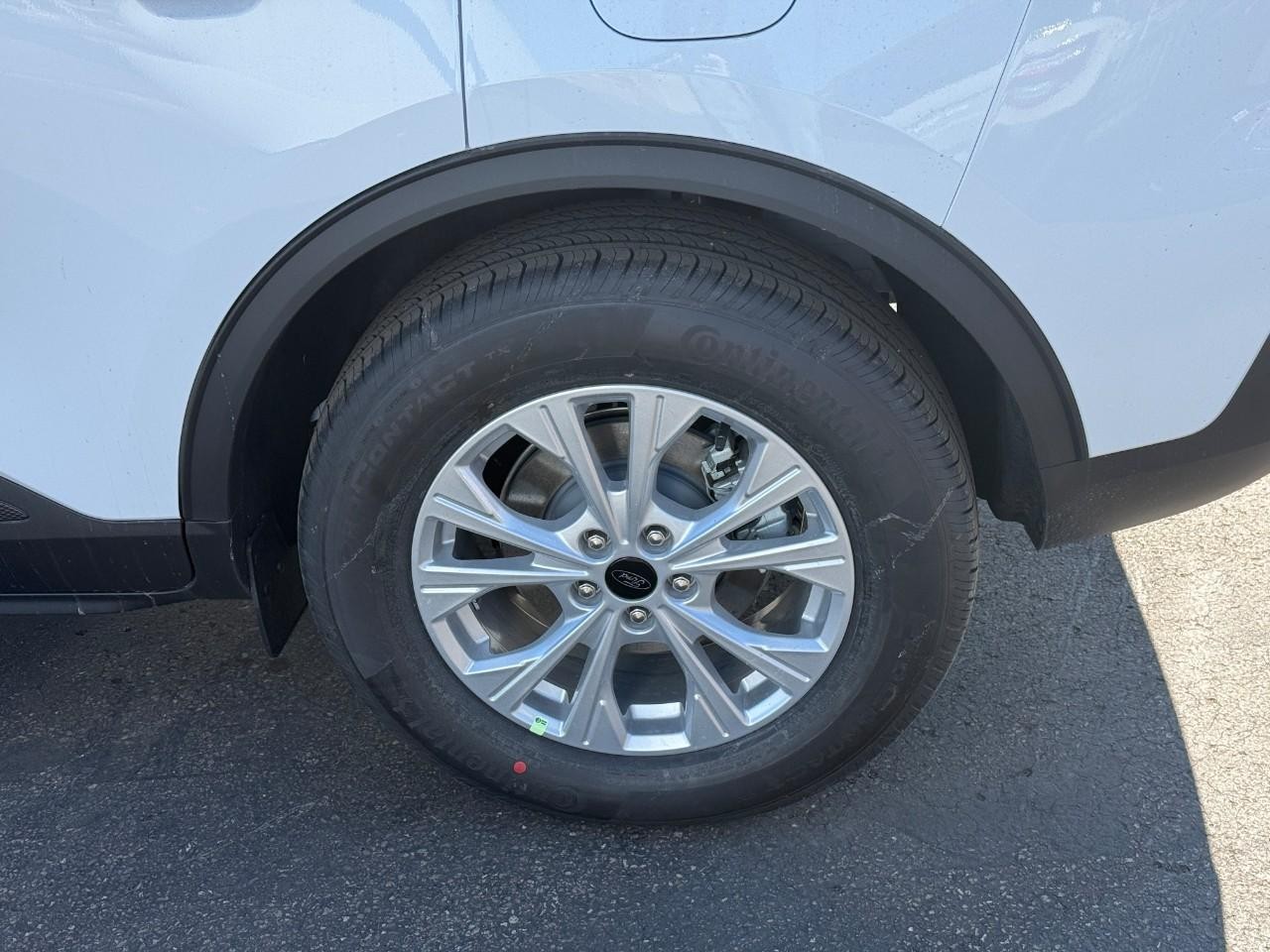 Ford Escape Vehicle Full-screen Gallery Image 05