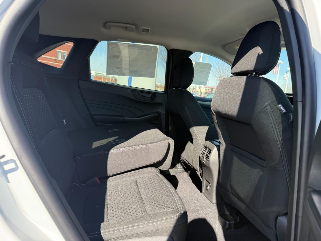 Ford Escape Vehicle Full-screen Gallery Image 06