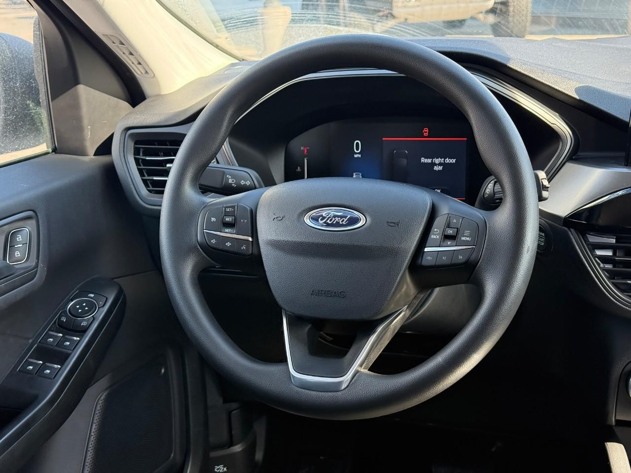 Ford Escape Vehicle Full-screen Gallery Image 08