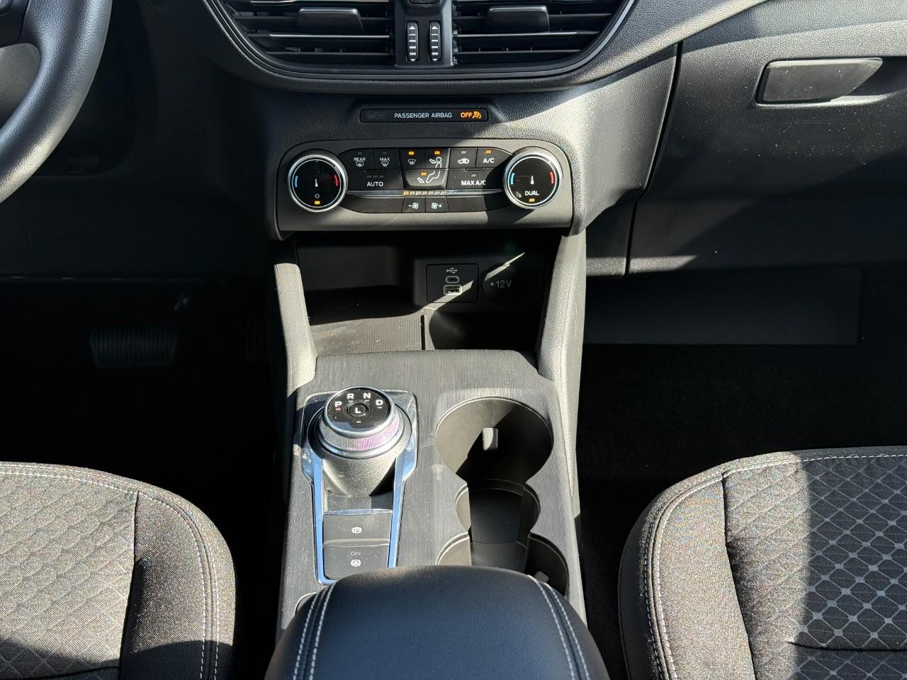 Ford Escape Vehicle Full-screen Gallery Image 11