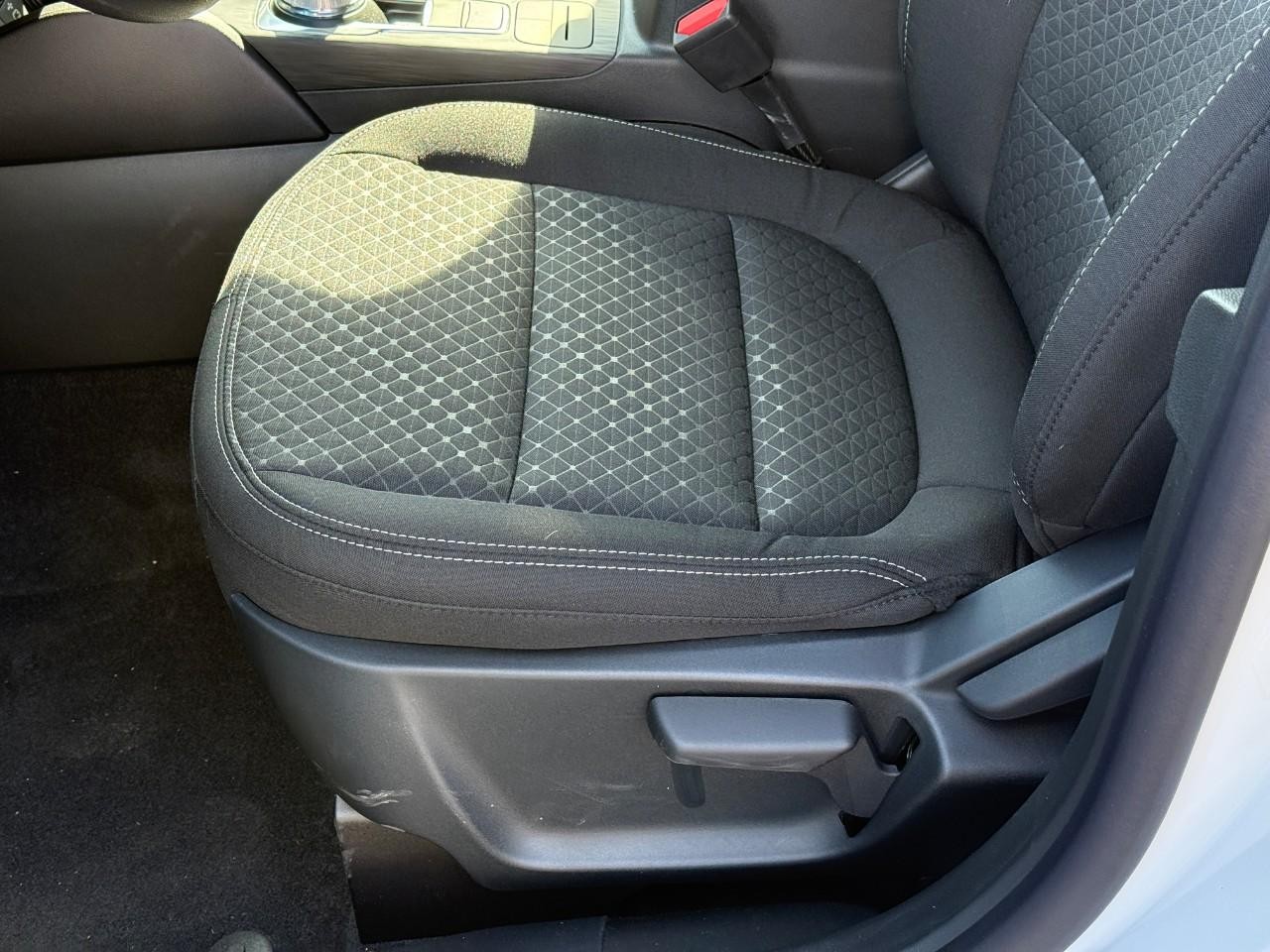 Ford Escape Vehicle Full-screen Gallery Image 13