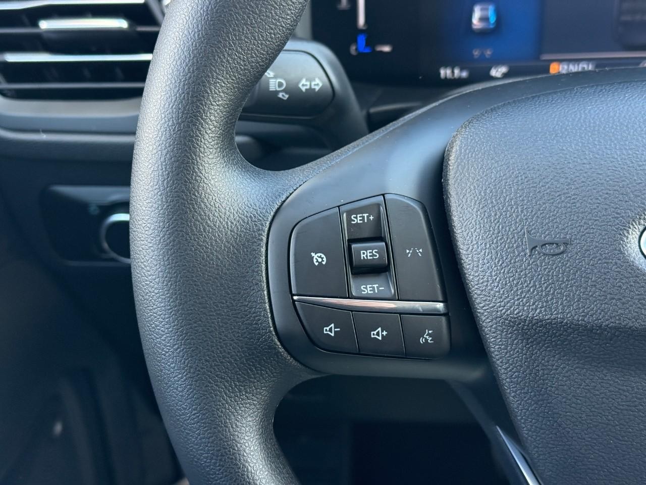 Ford Escape Vehicle Full-screen Gallery Image 14