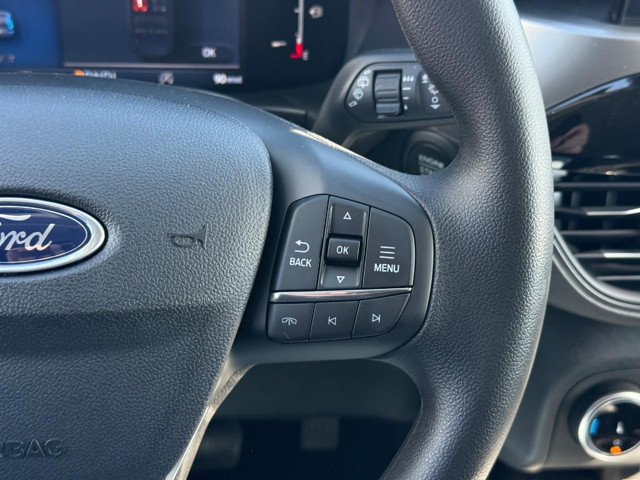 Ford Escape Vehicle Full-screen Gallery Image 15