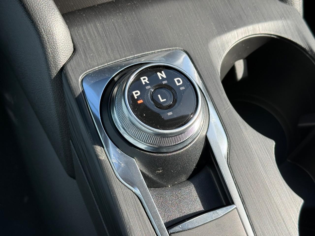 Ford Escape Vehicle Full-screen Gallery Image 16