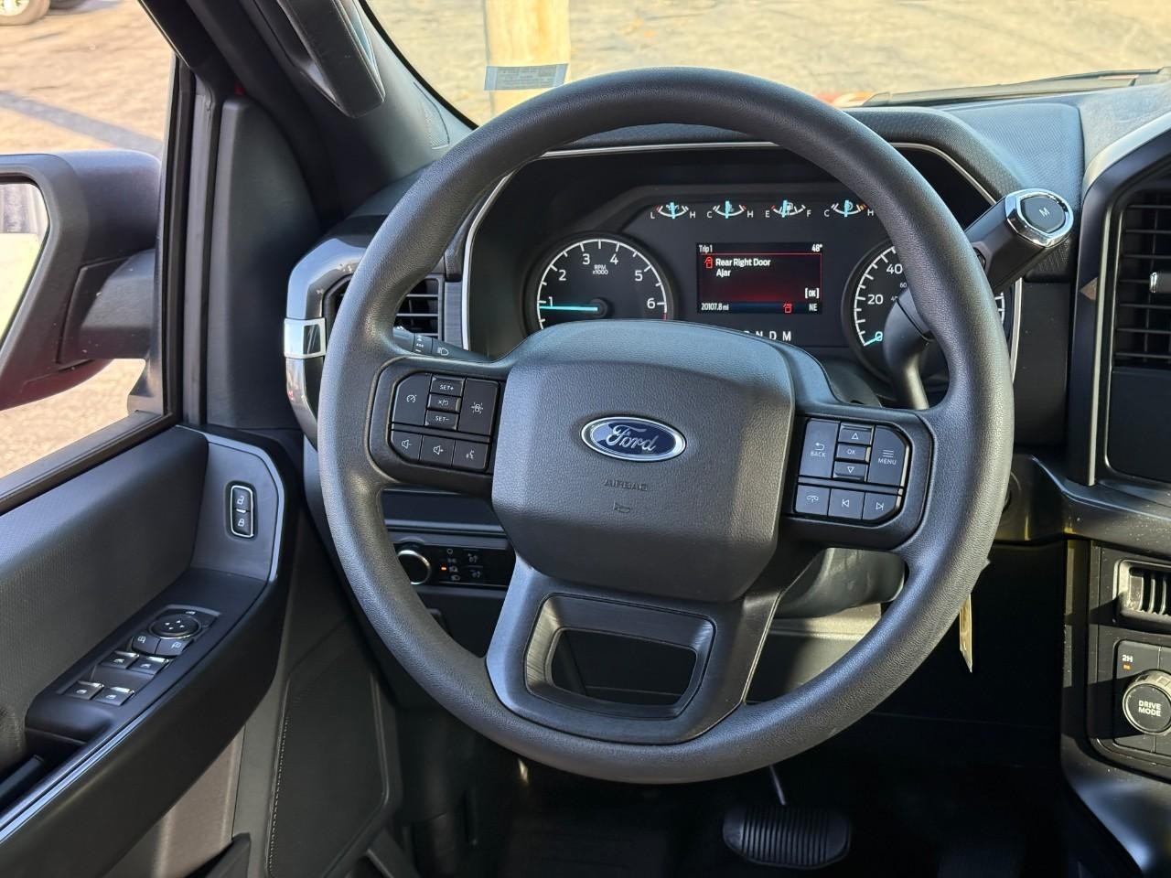 Ford F-150 Vehicle Full-screen Gallery Image 13