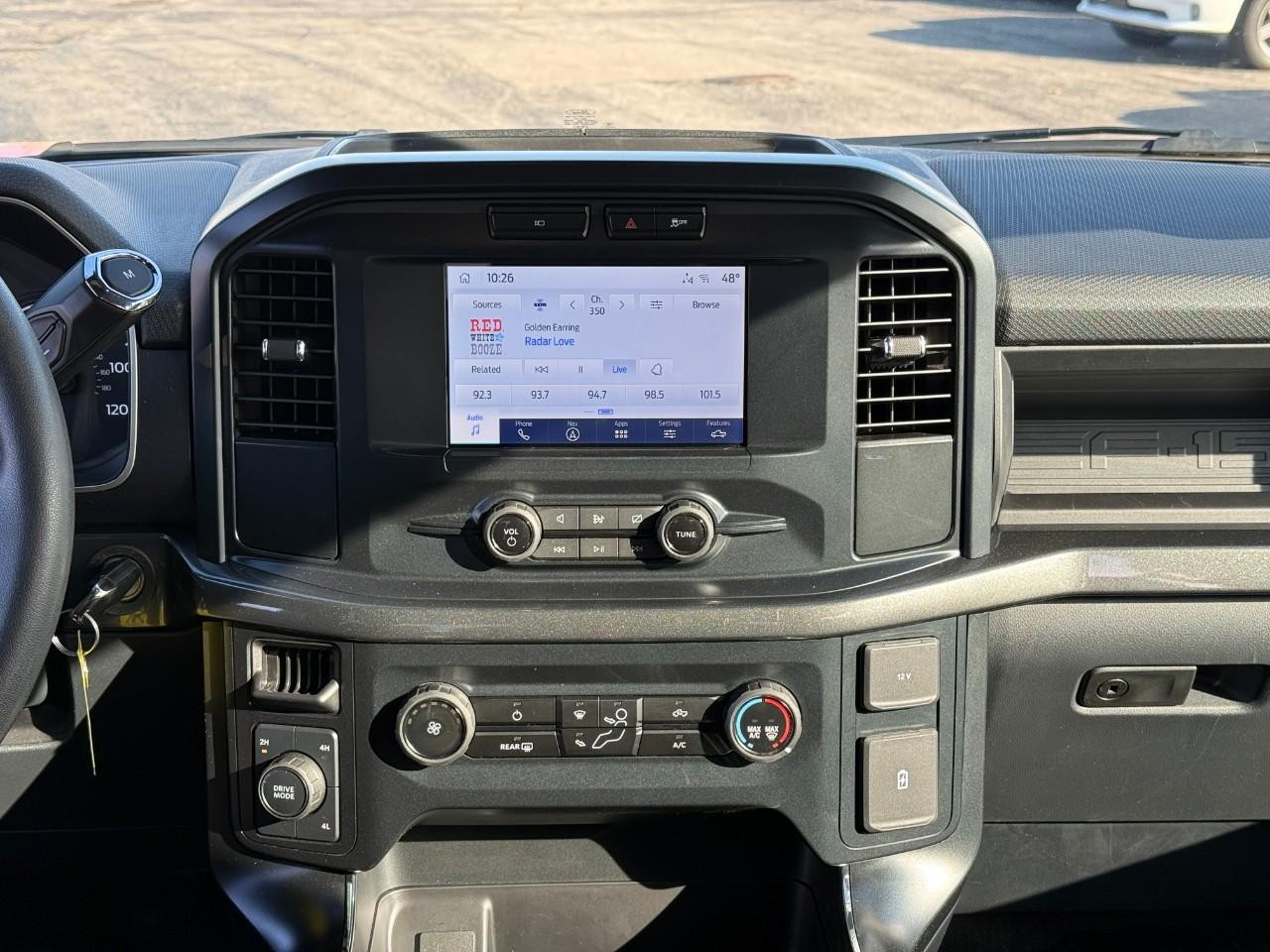 Ford F-150 Vehicle Full-screen Gallery Image 14