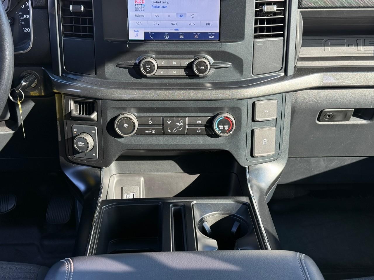 Ford F-150 Vehicle Full-screen Gallery Image 15