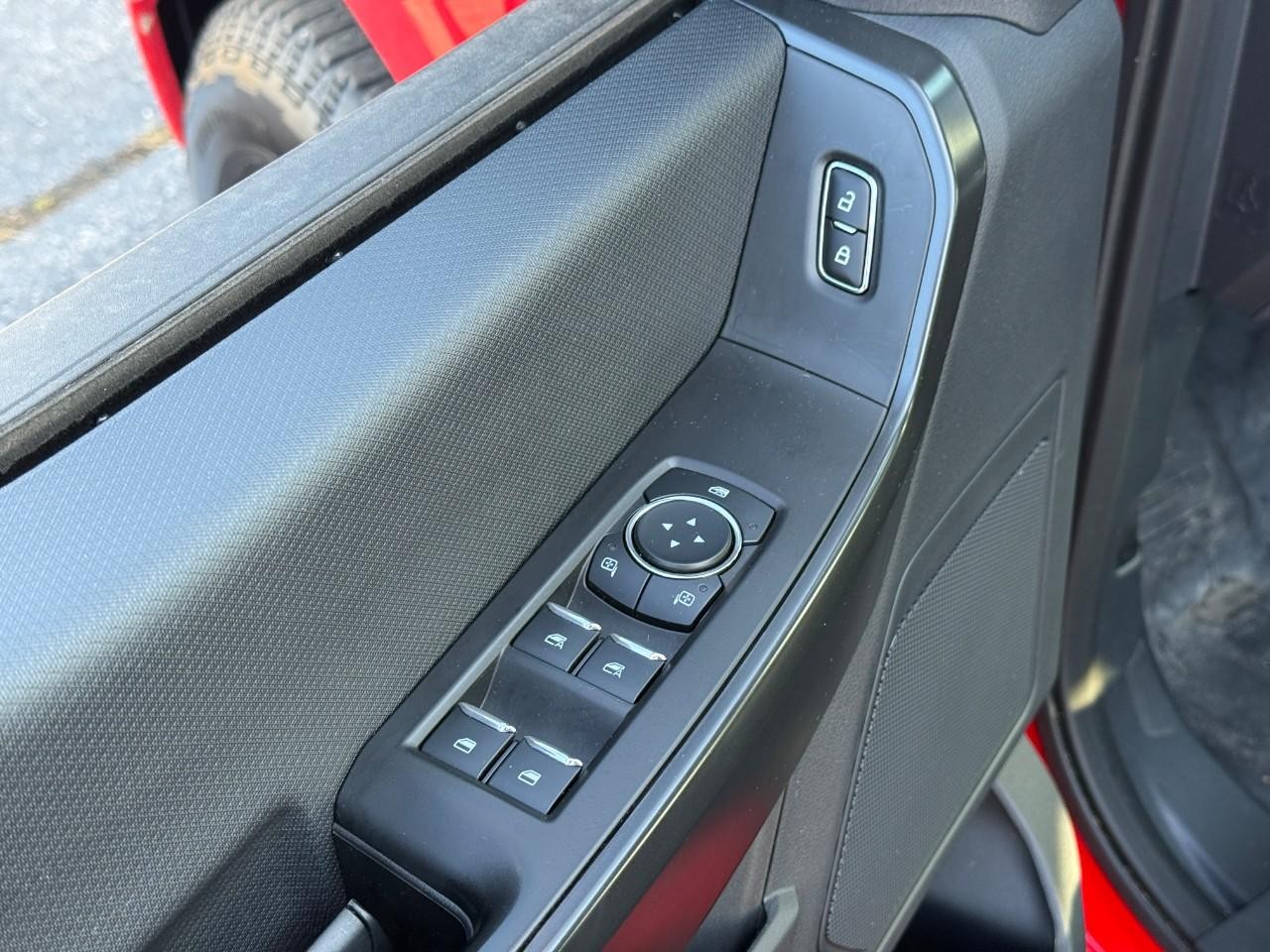 Ford F-150 Vehicle Full-screen Gallery Image 16