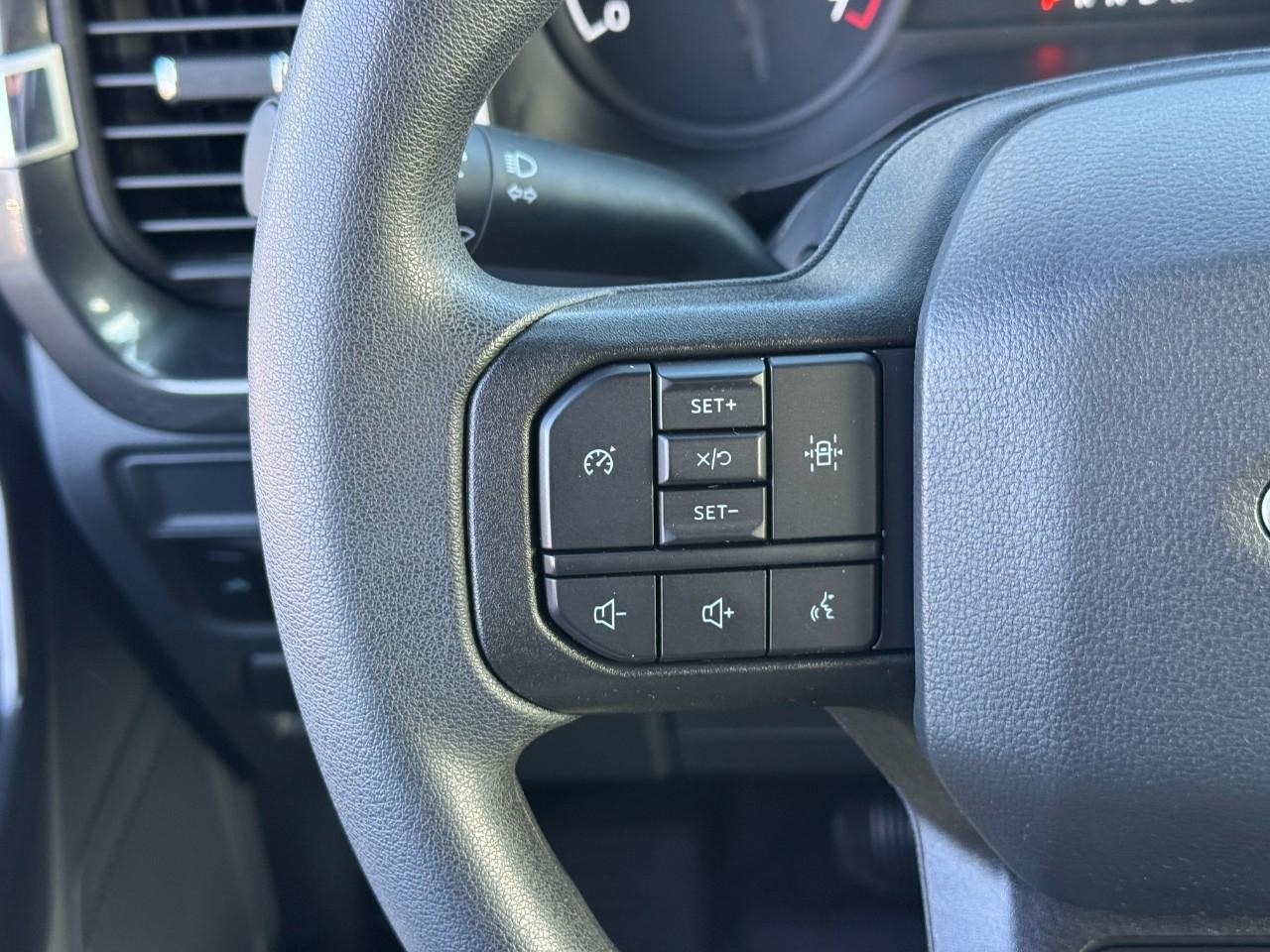 Ford F-150 Vehicle Full-screen Gallery Image 19