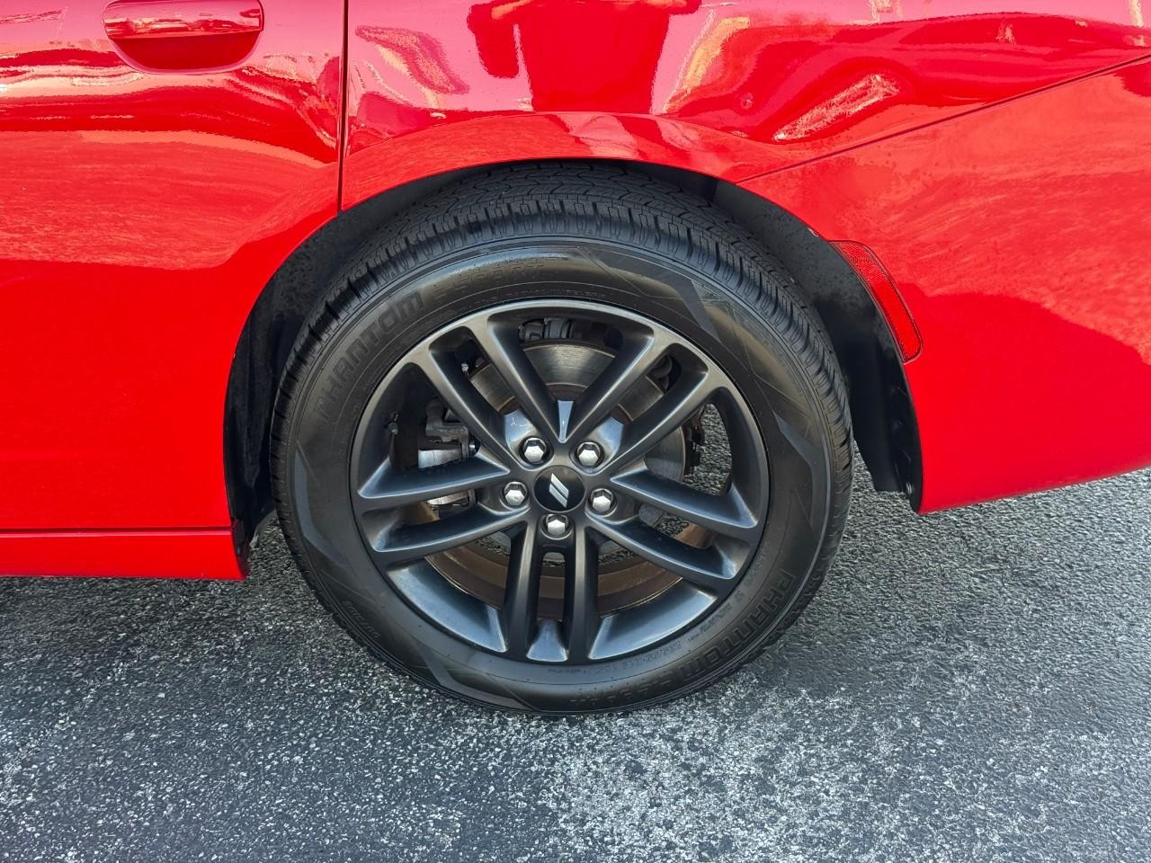 Dodge Charger Vehicle Full-screen Gallery Image 06