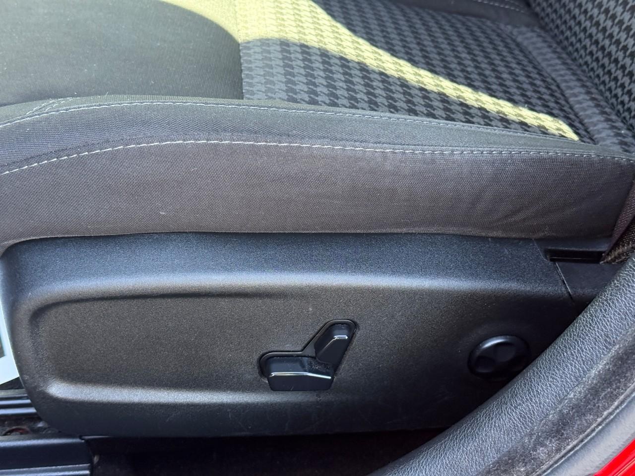 Dodge Charger Vehicle Full-screen Gallery Image 18