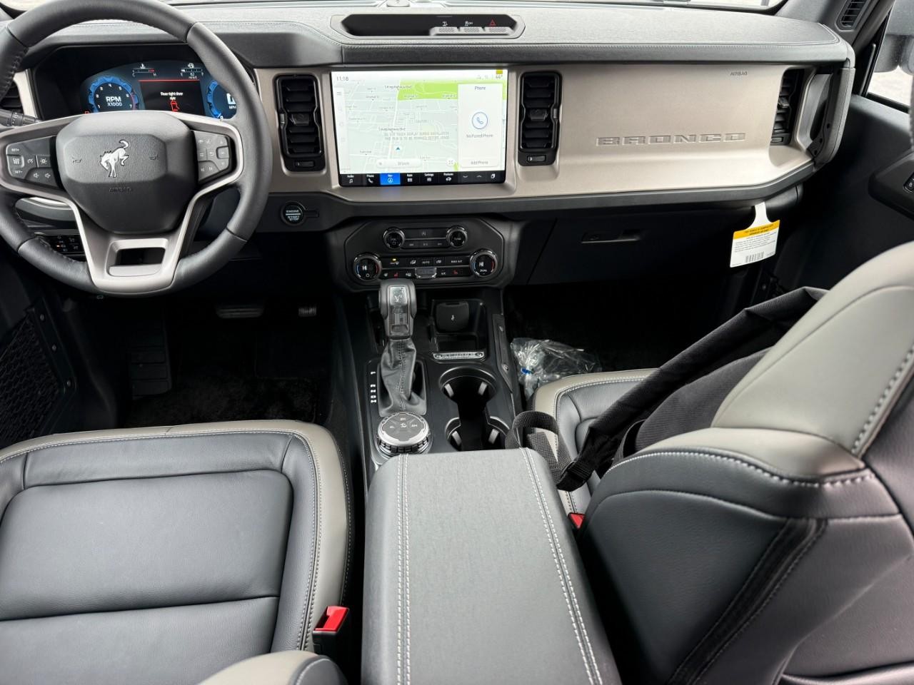 Ford Bronco Vehicle Full-screen Gallery Image 06