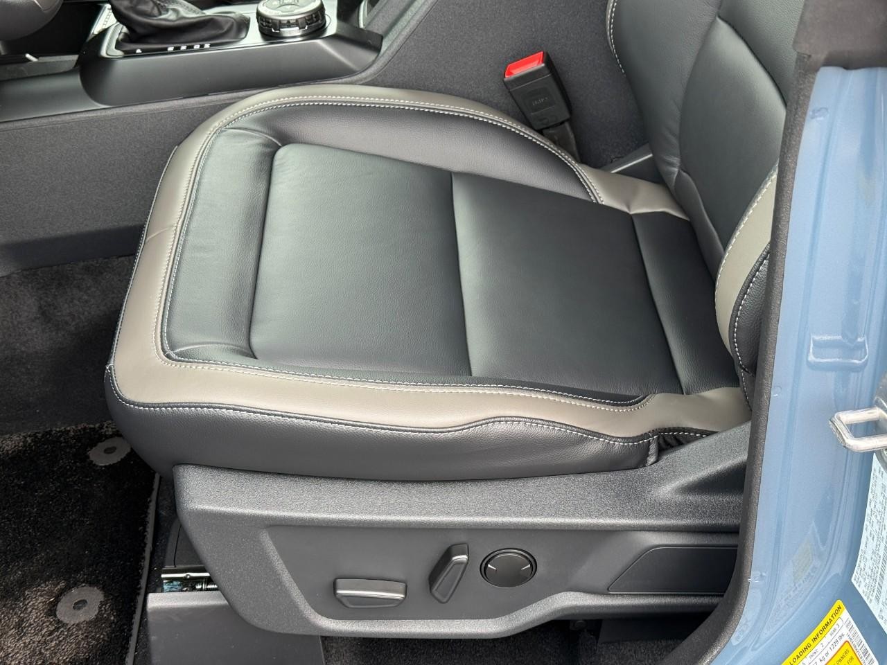 Ford Bronco Vehicle Full-screen Gallery Image 11