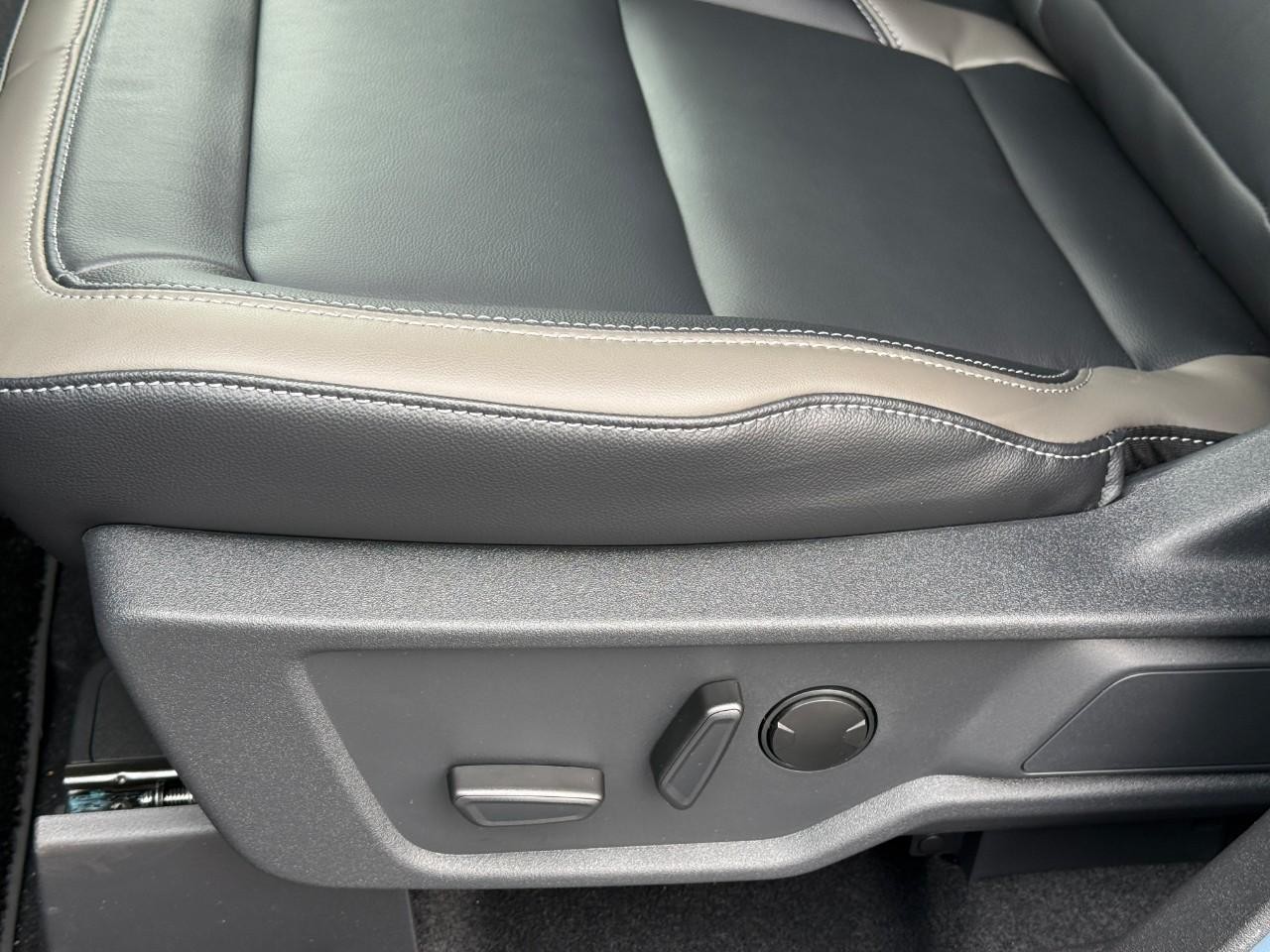 Ford Bronco Vehicle Full-screen Gallery Image 12