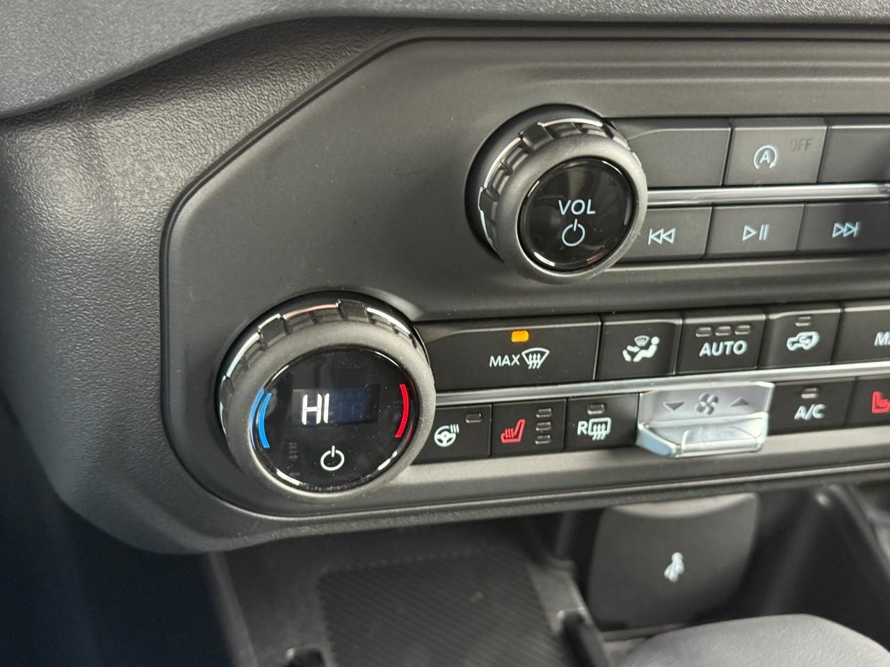 Ford Bronco Vehicle Full-screen Gallery Image 16