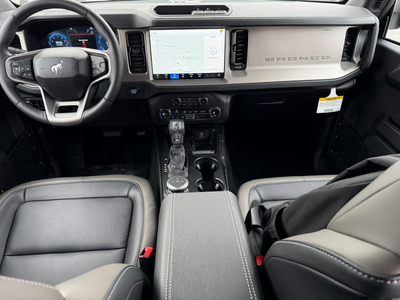 Ford Bronco Vehicle Full-screen Gallery Image 06