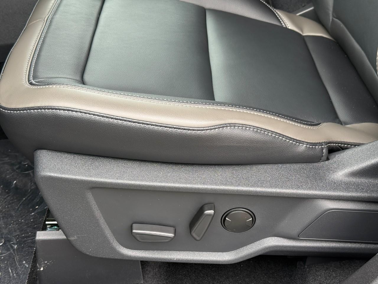 Ford Bronco Vehicle Full-screen Gallery Image 12