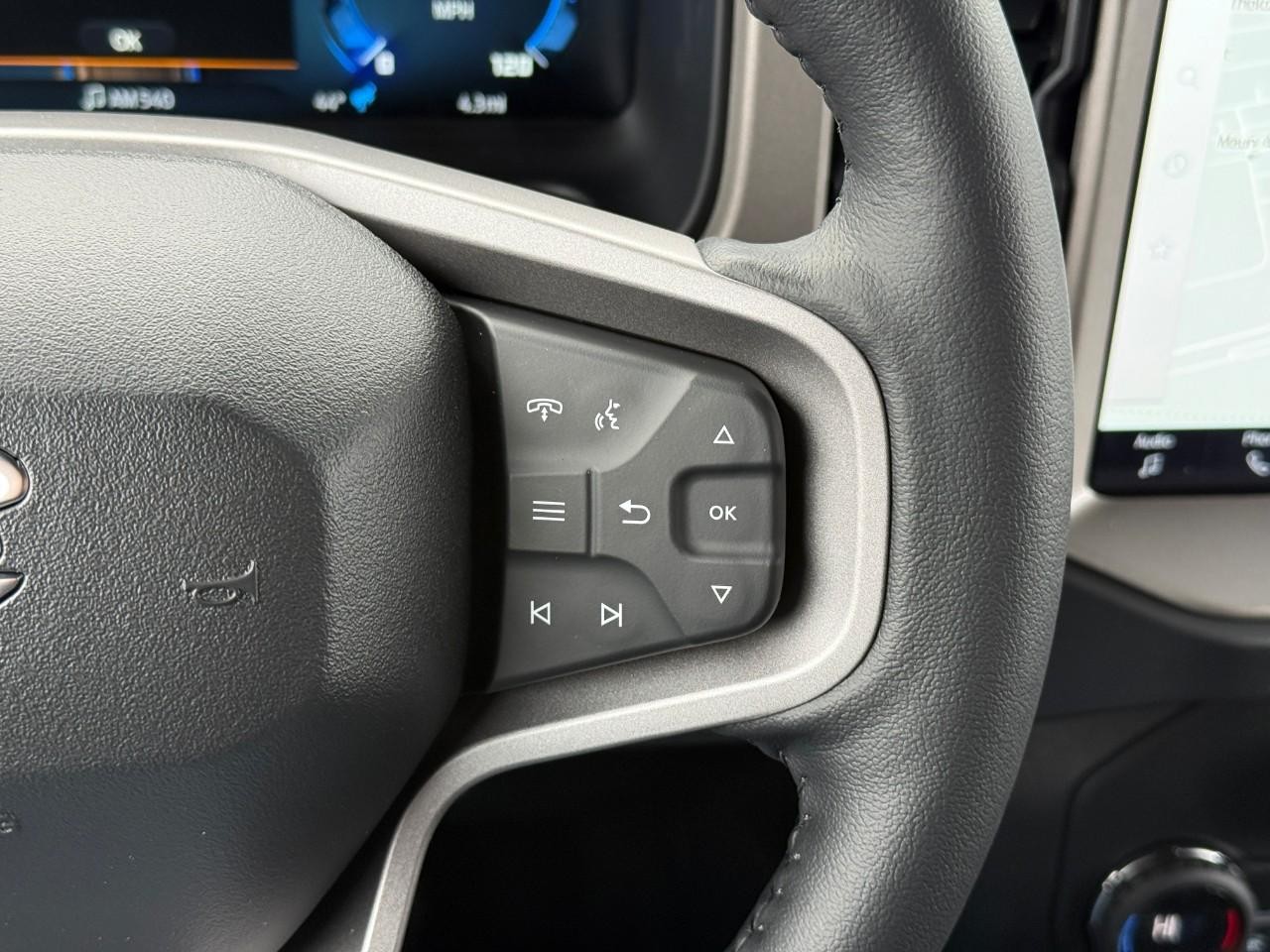 Ford Bronco Vehicle Full-screen Gallery Image 14