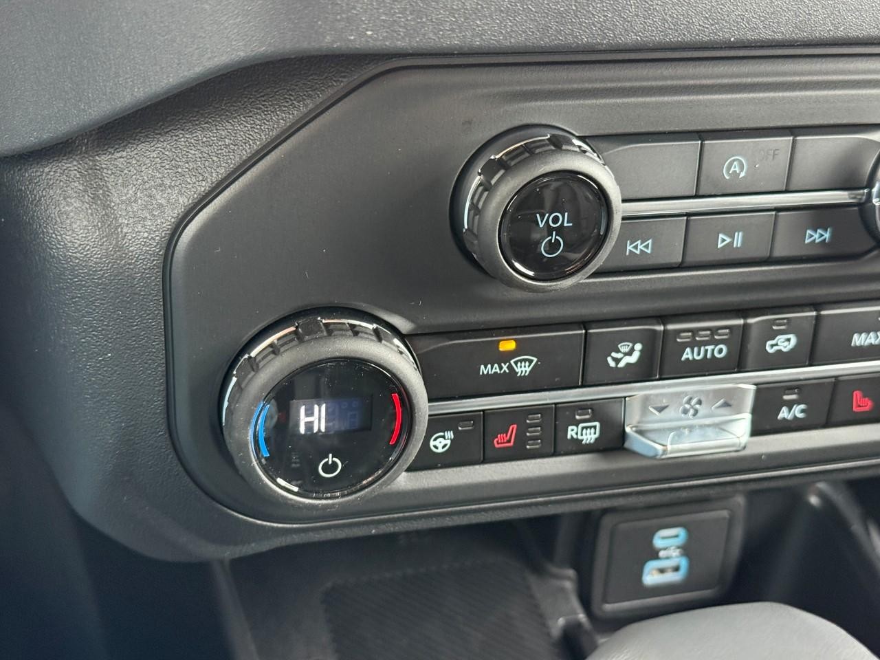 Ford Bronco Vehicle Full-screen Gallery Image 16