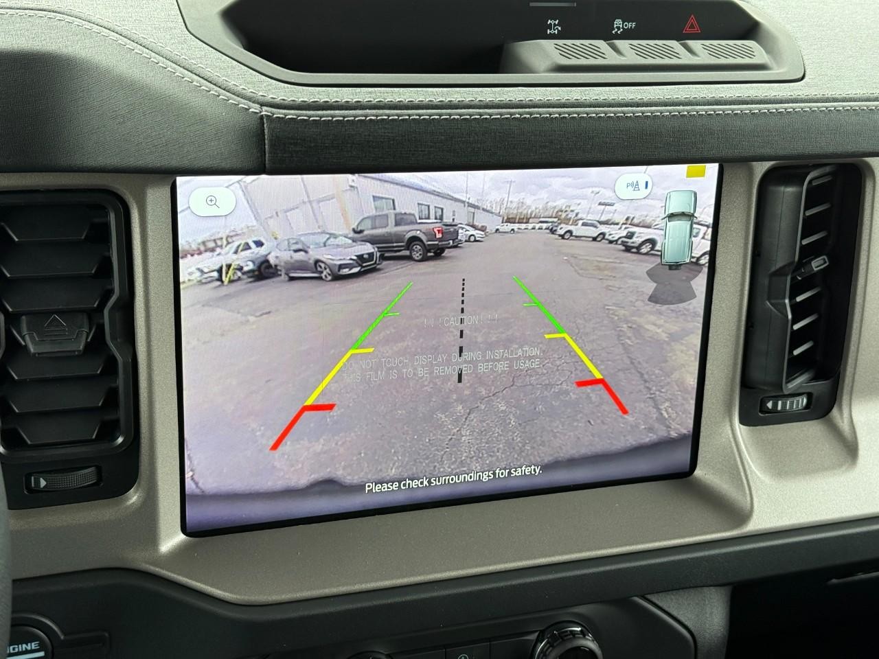 Ford Bronco Vehicle Full-screen Gallery Image 17