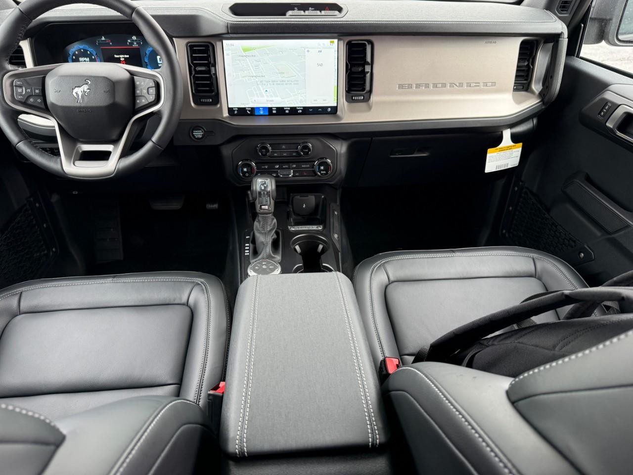 Ford Bronco Vehicle Full-screen Gallery Image 06