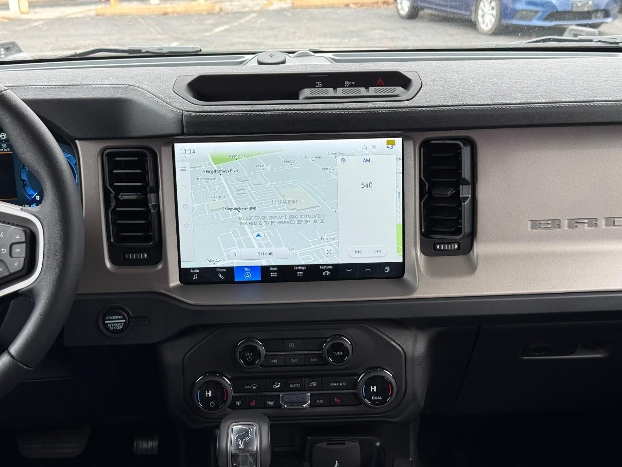 Ford Bronco Vehicle Full-screen Gallery Image 08