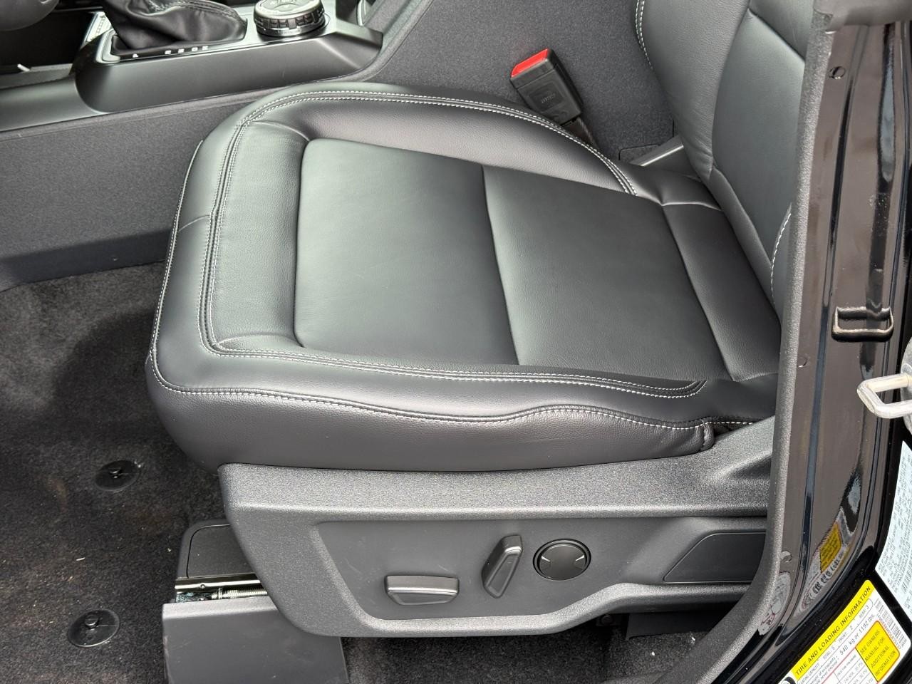 Ford Bronco Vehicle Full-screen Gallery Image 11