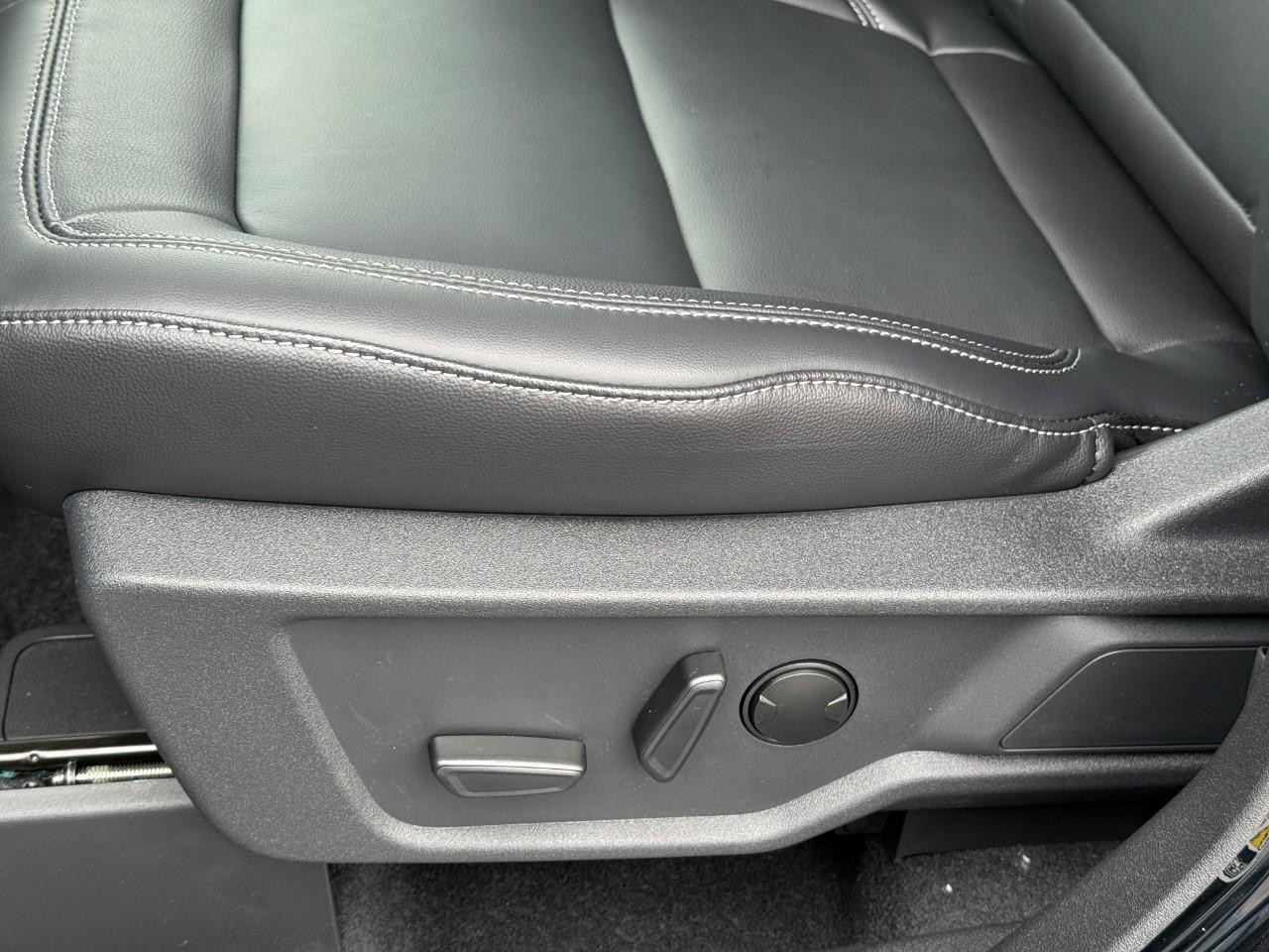 Ford Bronco Vehicle Full-screen Gallery Image 12