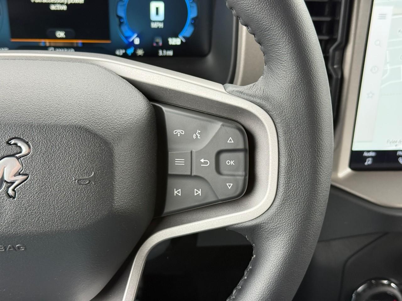 Ford Bronco Vehicle Full-screen Gallery Image 14