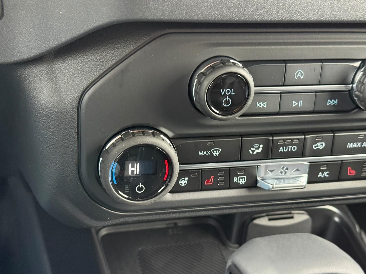 Ford Bronco Vehicle Full-screen Gallery Image 16