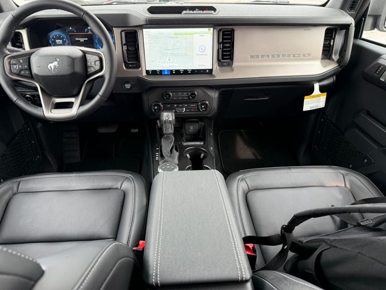 Ford Bronco Vehicle Full-screen Gallery Image 06