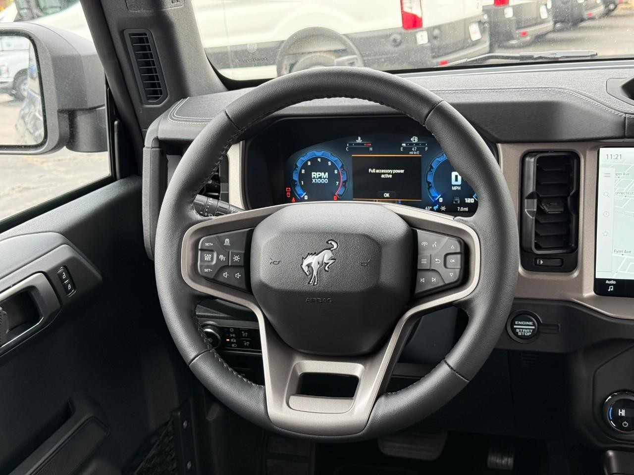 Ford Bronco Vehicle Full-screen Gallery Image 07