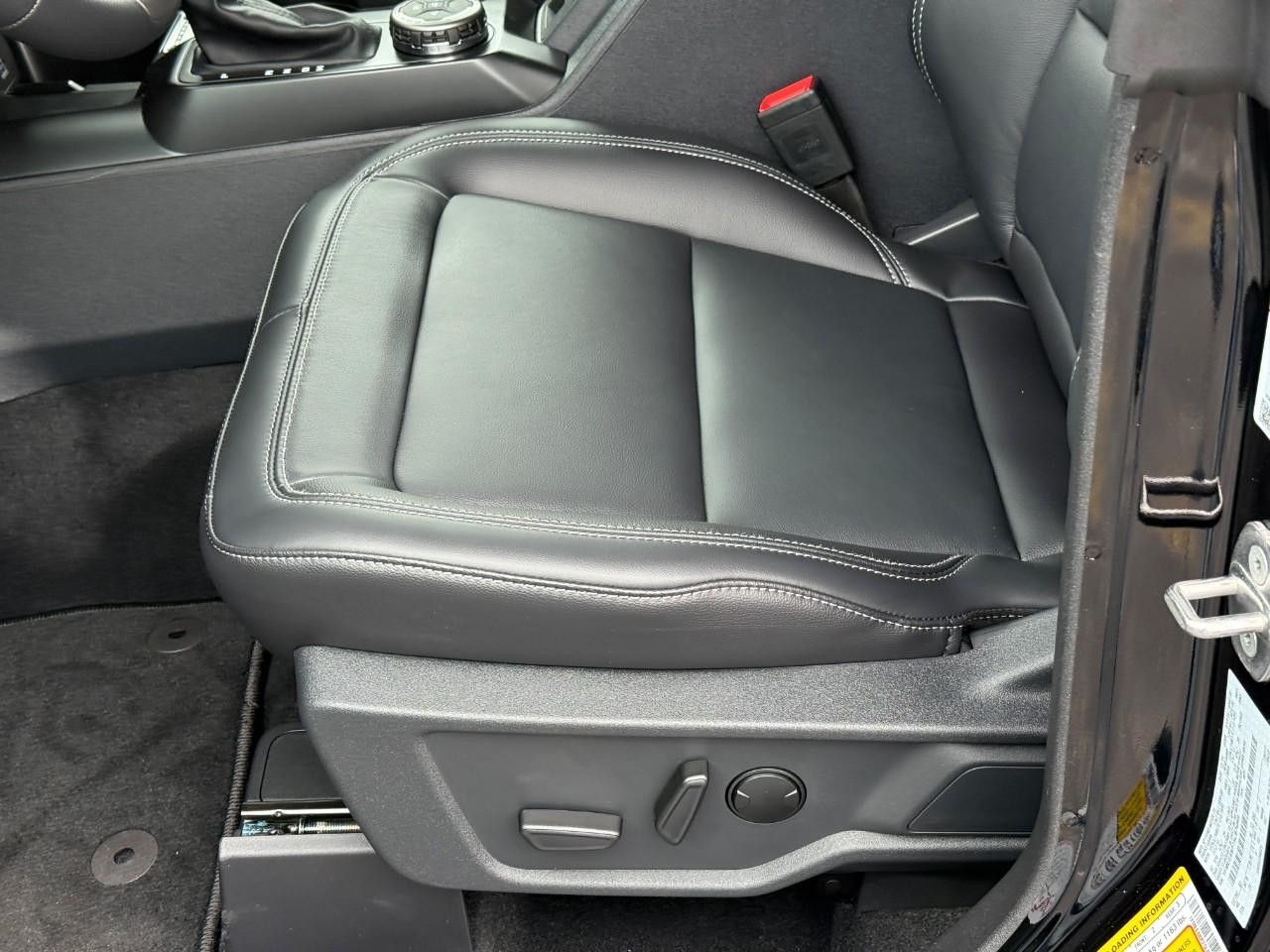 Ford Bronco Vehicle Full-screen Gallery Image 11