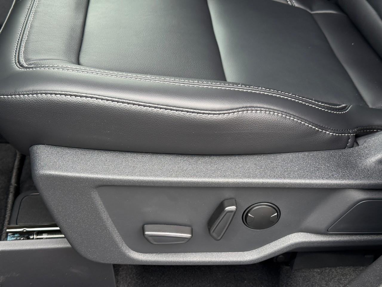 Ford Bronco Vehicle Full-screen Gallery Image 12