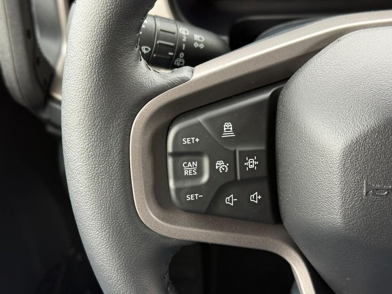 Ford Bronco Vehicle Full-screen Gallery Image 13