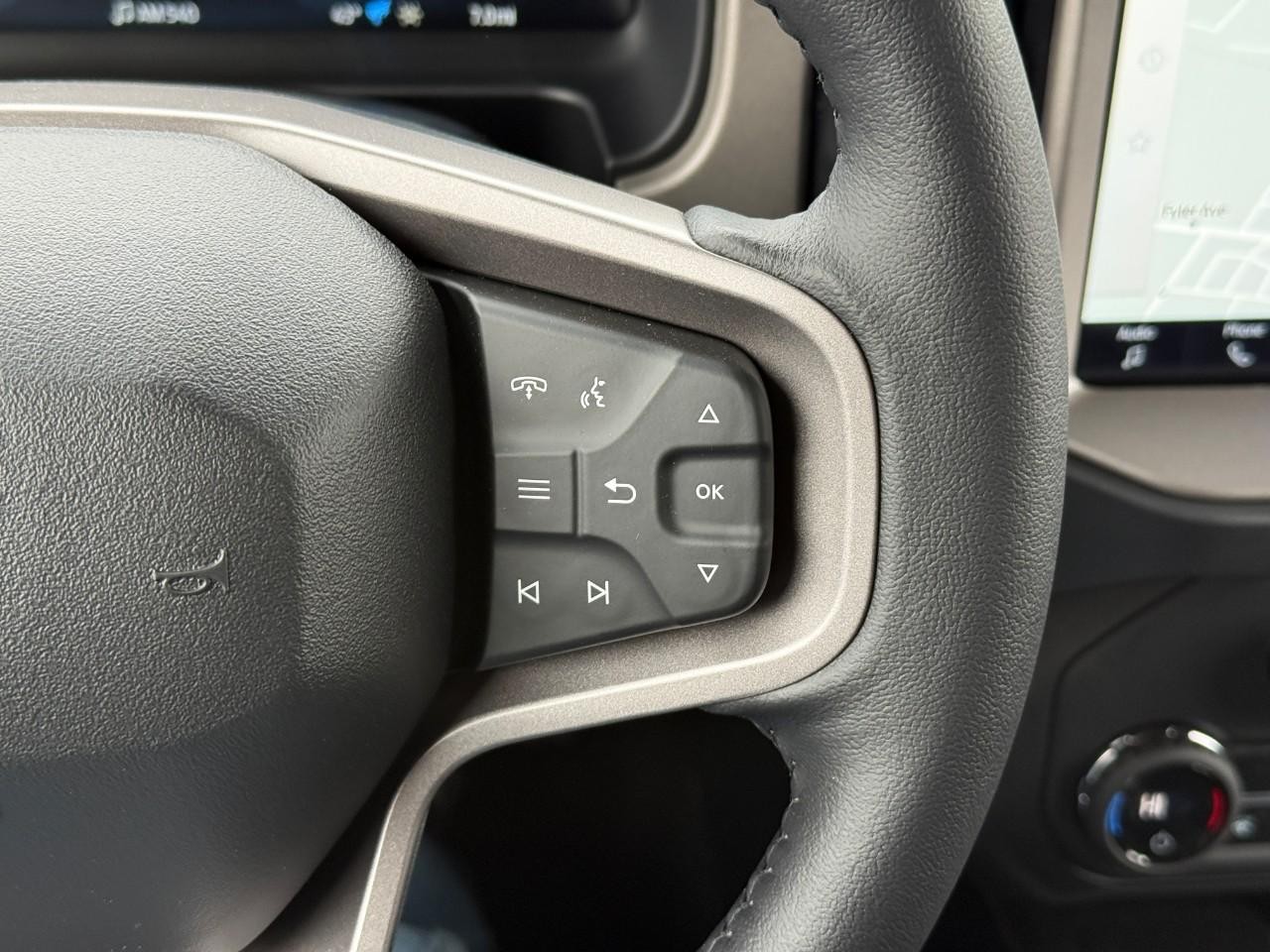 Ford Bronco Vehicle Full-screen Gallery Image 14