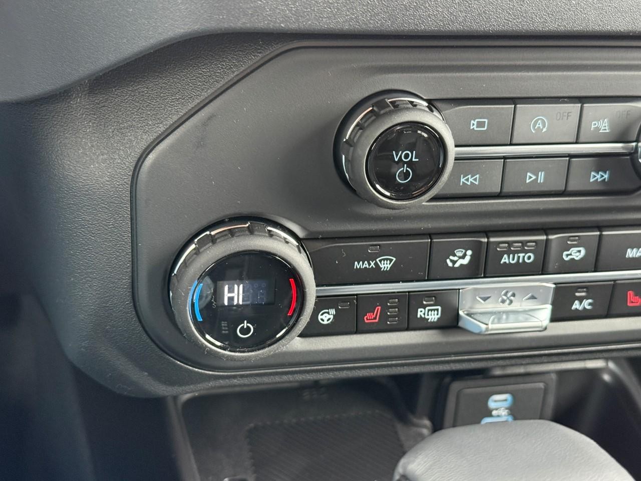 Ford Bronco Vehicle Full-screen Gallery Image 16