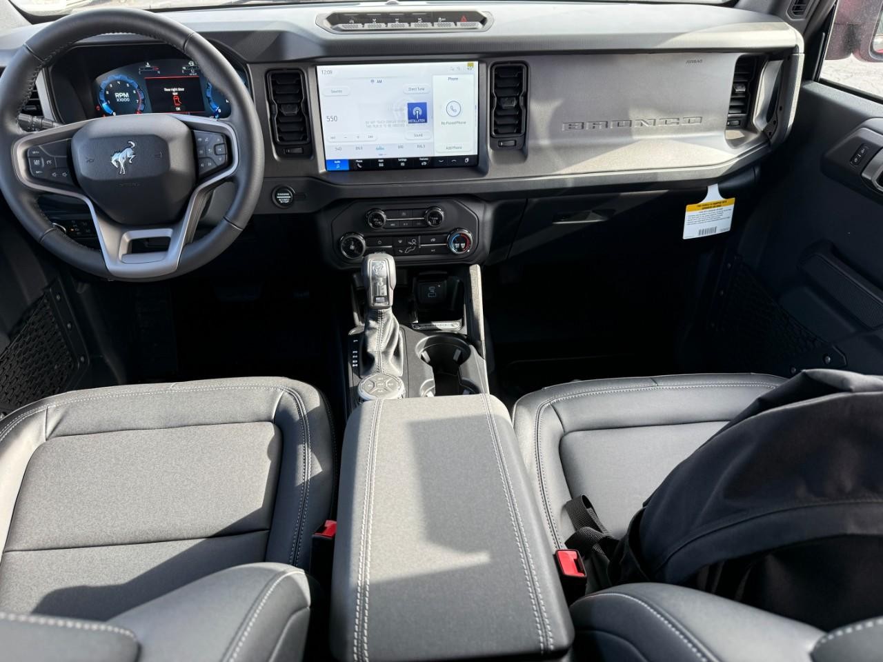 Ford Bronco Vehicle Full-screen Gallery Image 06