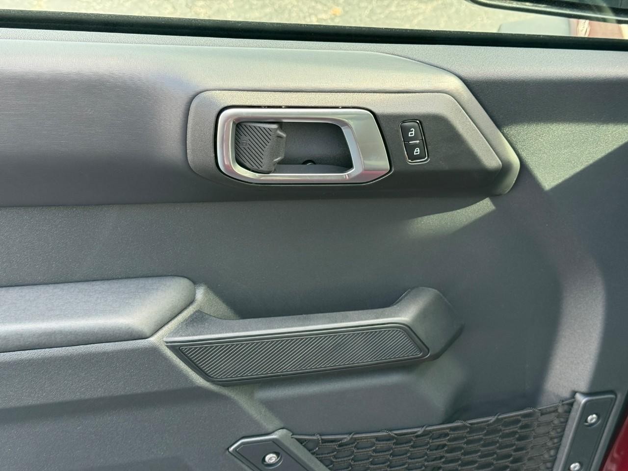 Ford Bronco Vehicle Full-screen Gallery Image 10