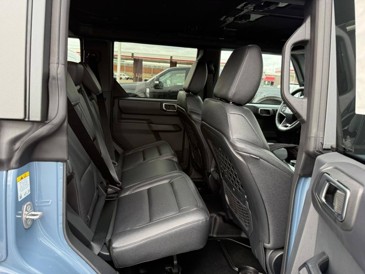 Ford Bronco Vehicle Full-screen Gallery Image 05