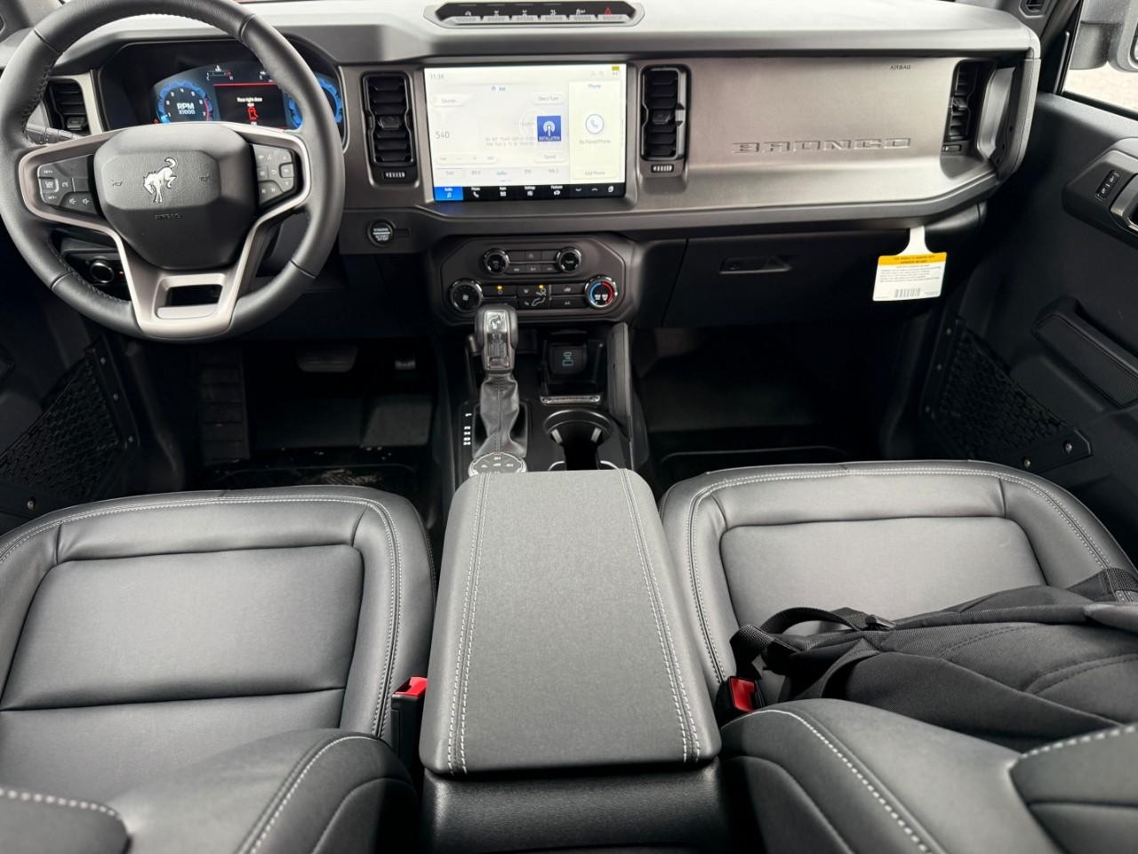 Ford Bronco Vehicle Full-screen Gallery Image 06