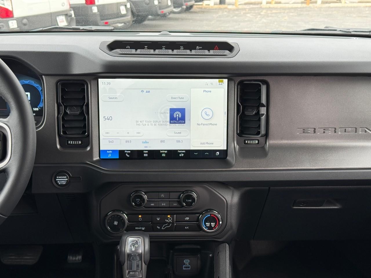 Ford Bronco Vehicle Full-screen Gallery Image 08