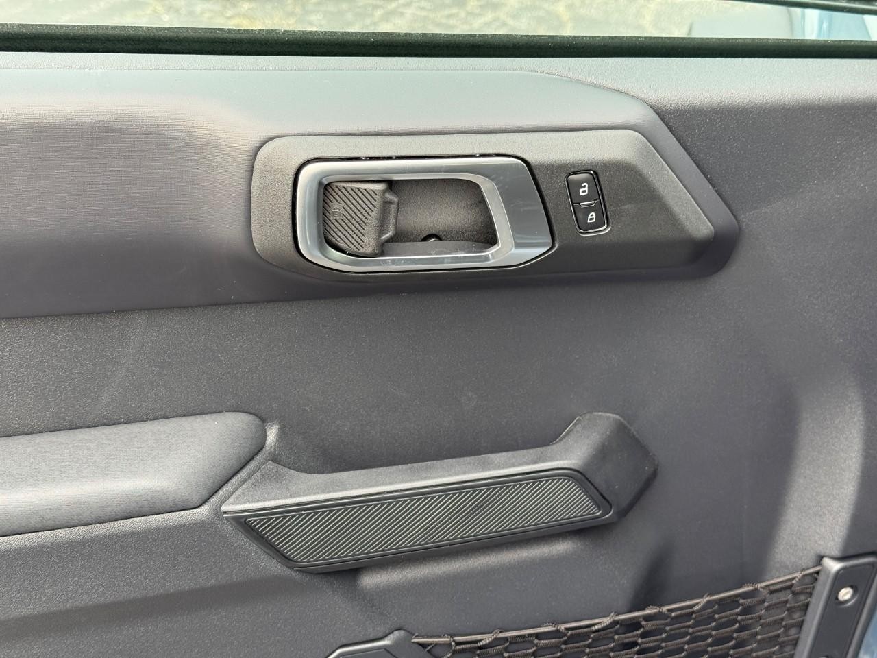 Ford Bronco Vehicle Full-screen Gallery Image 10