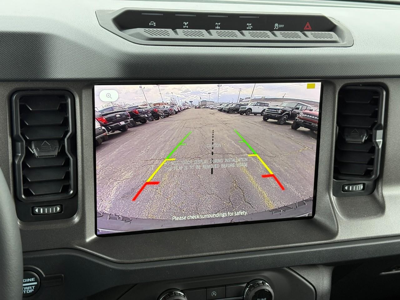 Ford Bronco Vehicle Full-screen Gallery Image 16