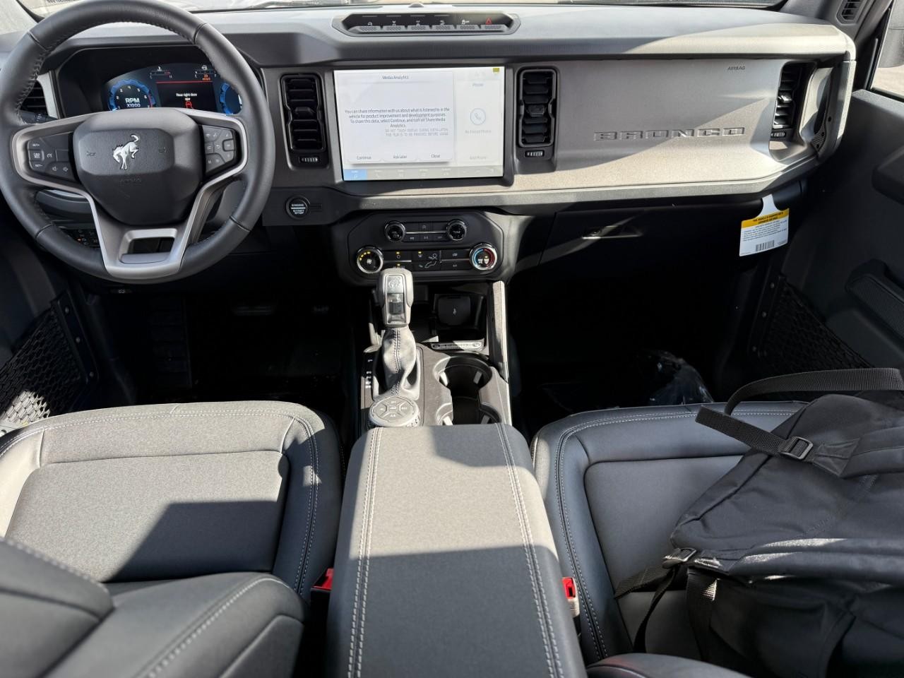 Ford Bronco Vehicle Full-screen Gallery Image 06