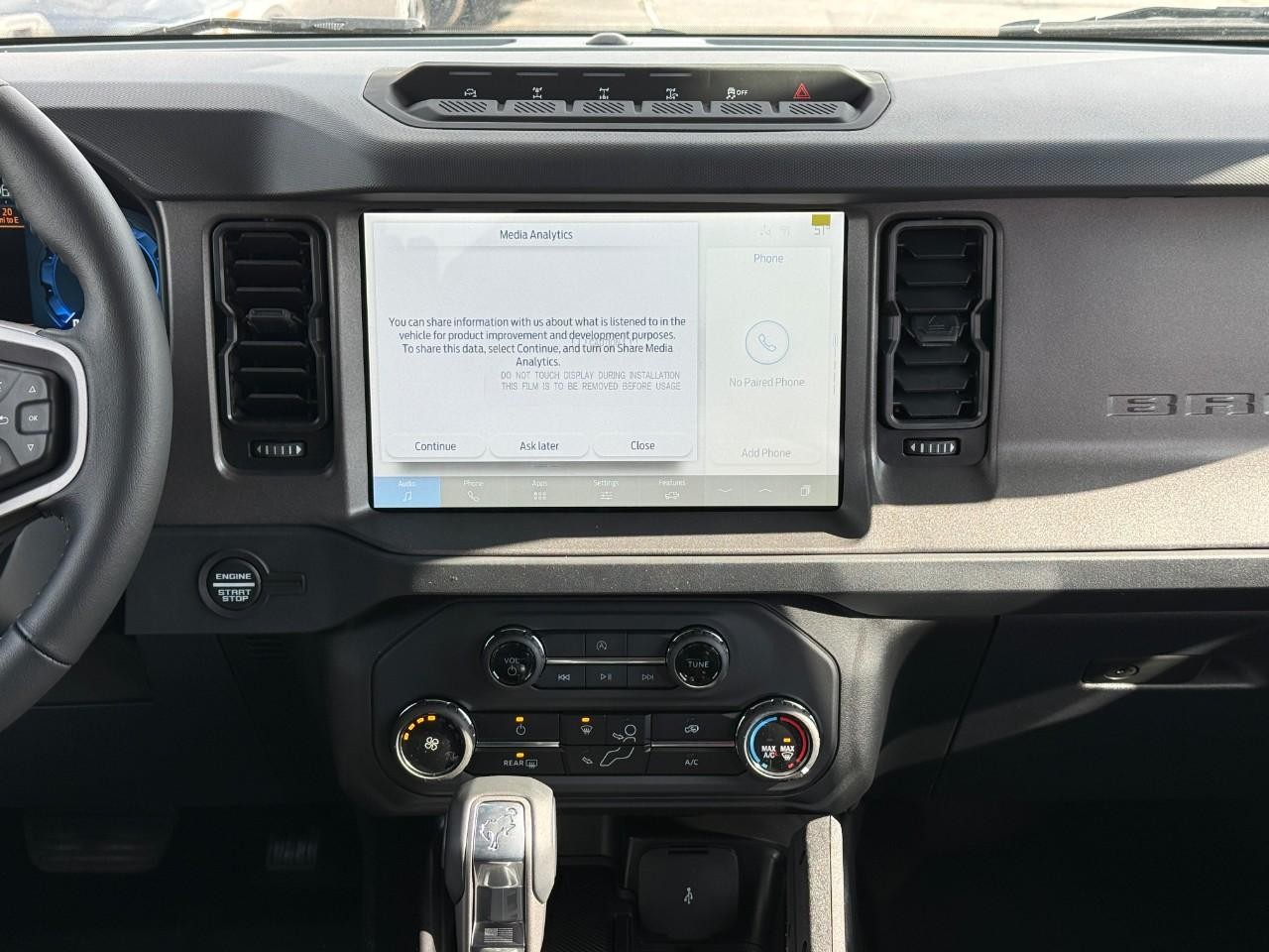 Ford Bronco Vehicle Full-screen Gallery Image 08