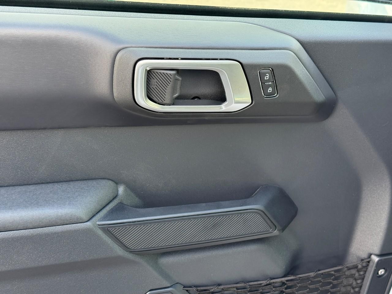 Ford Bronco Vehicle Full-screen Gallery Image 10