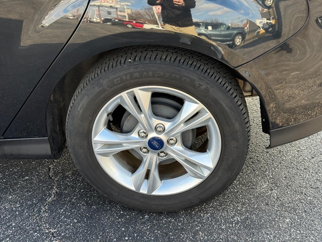 Ford Focus Vehicle Full-screen Gallery Image 06