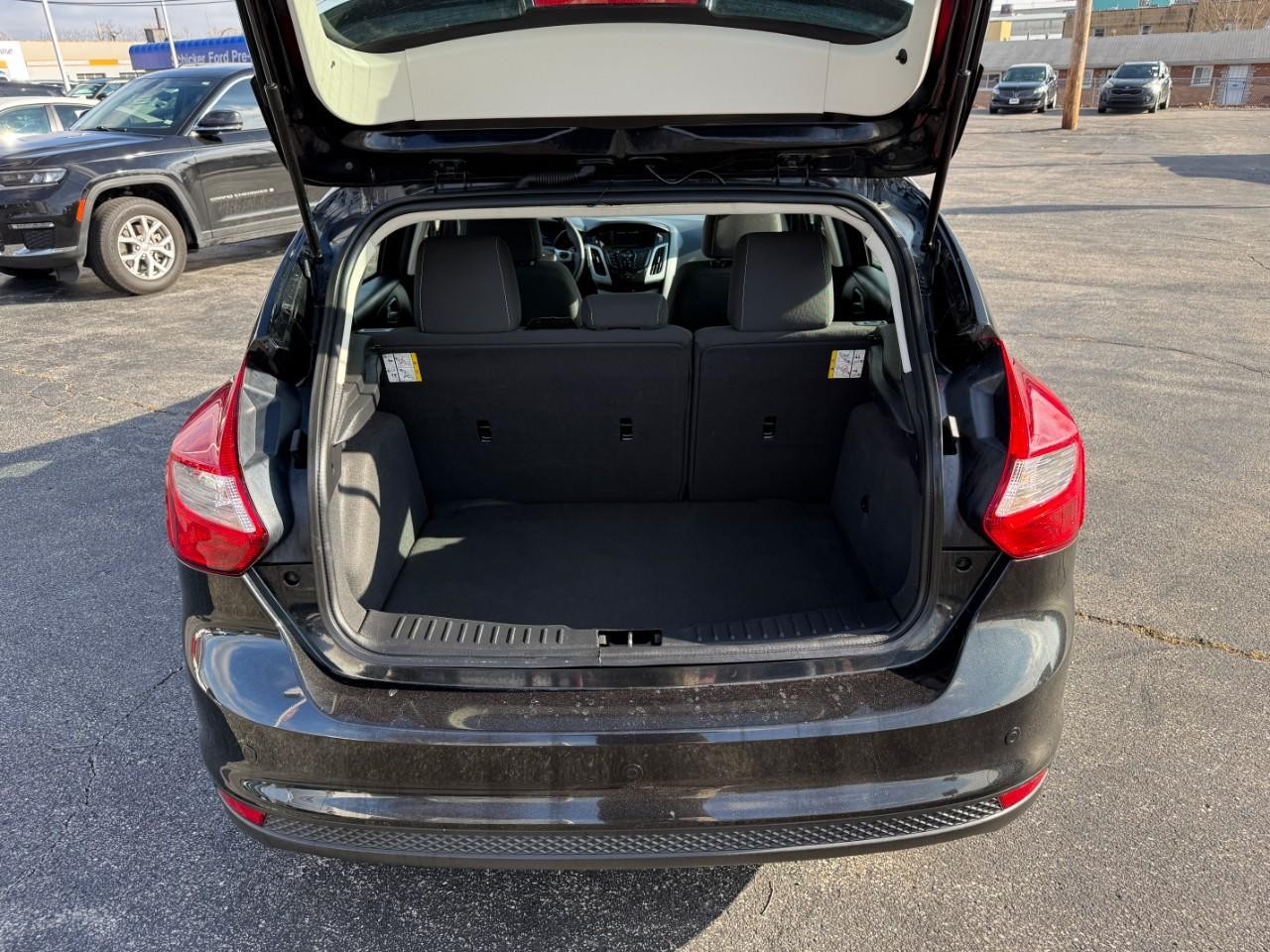 Ford Focus Vehicle Full-screen Gallery Image 07